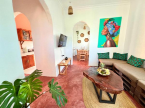 Fully Equipped Vacation Home- 4 min walk to the Beach